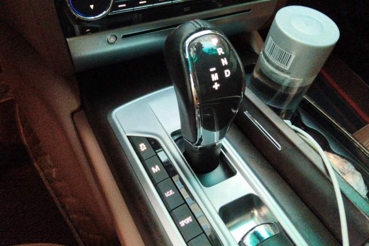 Used Maserati President 2015 3.0T Standard Model Gear Lever