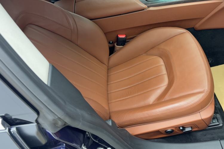 Used Maserati President 2015 3.0T Standard Model Right Front Seat