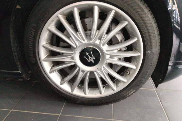 Used Maserati President 2015 3.0T Standard Model Right Front Wheel Hub
