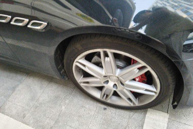 Used Maserati President 2015 3.0T Standard Model Right Front Wheel Hub