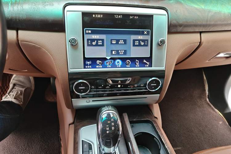 Used Maserati President 2015 3.0T Standard Model Audio And AC Panel