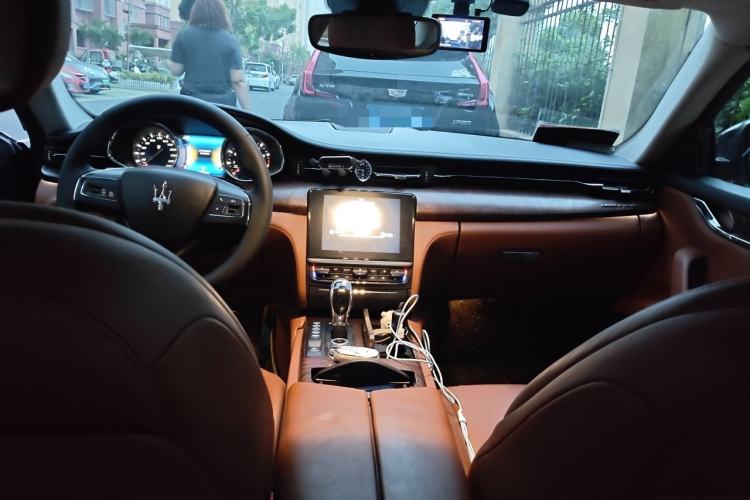 Used Maserati President 2015 3.0T Standard Model Center Console