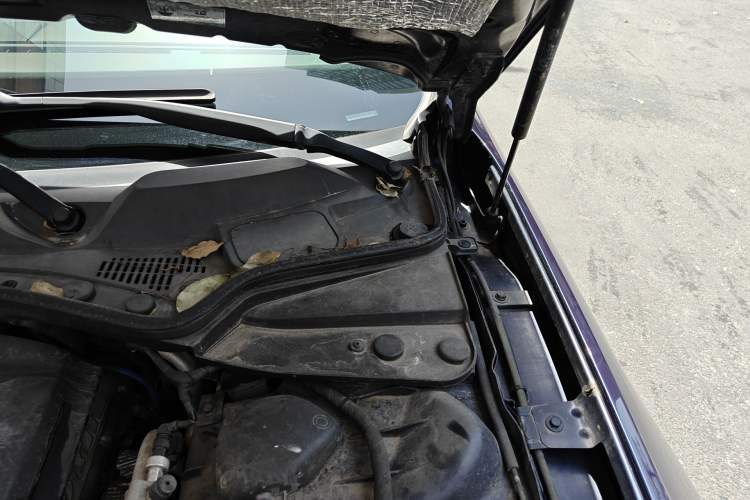 Used Maserati President 2015 3.0T Standard Model Engine Bay Left