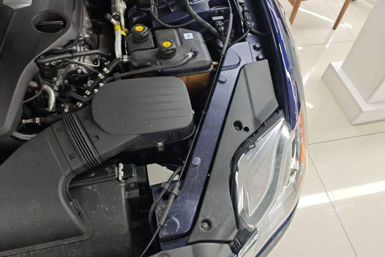 Used Maserati President  Engine Bay Left