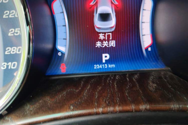 Used Maserati President 2015 3.0T Standard Model Odometer Close Up