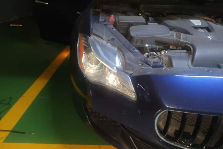 Used Maserati President 2015 3.0T Standard Model Right Front Headlight