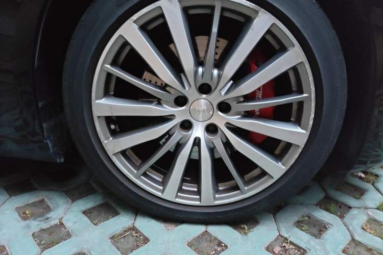 Used Maserati President 2015 3.0T Standard Model Right Front Wheel Hub