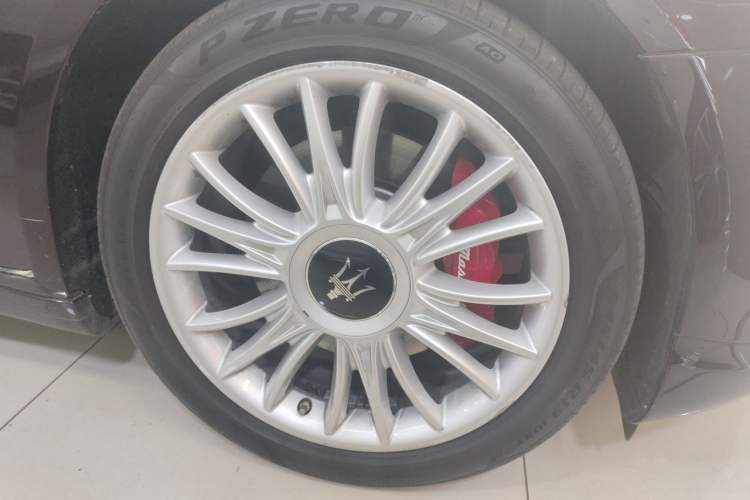 Used Maserati President 2015 3.0T Standard Model Right Front Wheel Hub