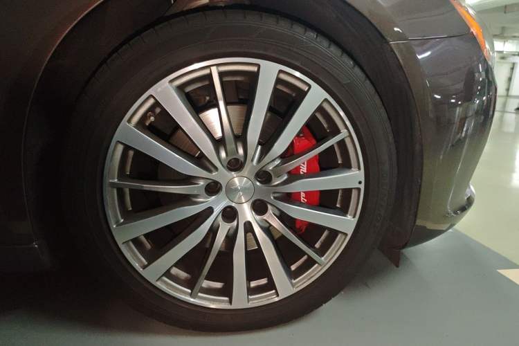 Used Maserati President 2015 3.0T Standard Model Right Front Wheel Hub