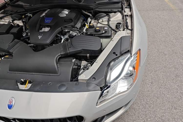 Used Maserati President 2015 3.0T S Q4 Engine Bay Left