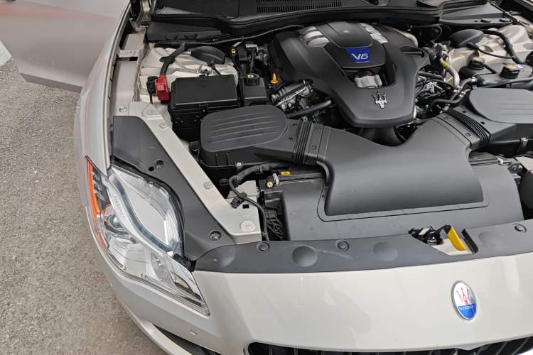 Used Maserati President 2015 3.0T S Q4 Engine Bay Right