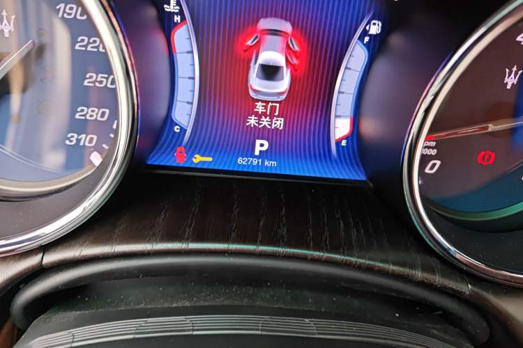 Used Maserati President 2015 3.0T S Q4 Odometer Close Up