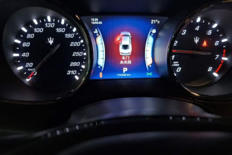 Used Maserati President 2015 3.0T Standard Model Odometer Close Up