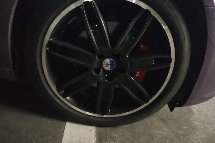 Used Maserati President 2015 3.0T Standard Model Right Front Wheel Hub