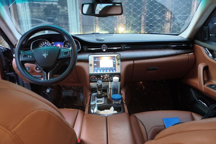 Used Maserati President 2015 3.0T Standard Model Center Console