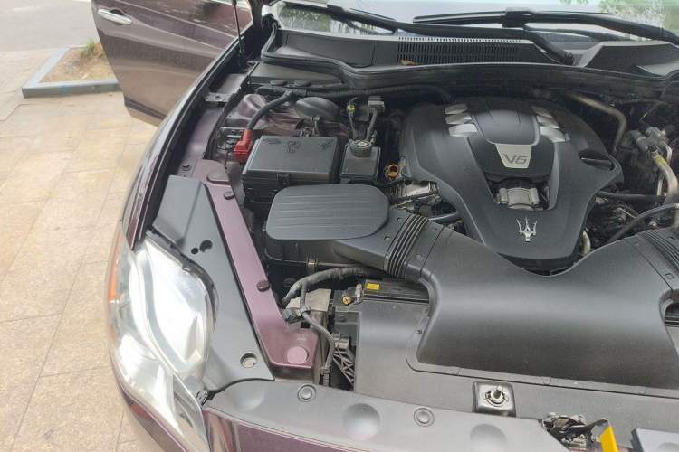 Used Maserati President 2015 3.0T Standard Model Engine Bay Right