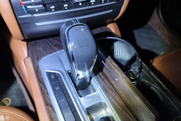 Used Maserati President 2015 3.0T Standard Model Gear Lever