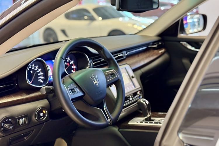 Used Maserati President 2015 3.0T Standard Model Interior 12