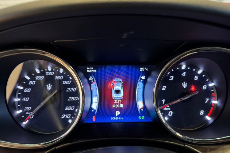Used Maserati President 2015 3.0T Standard Model Odometer Close Up