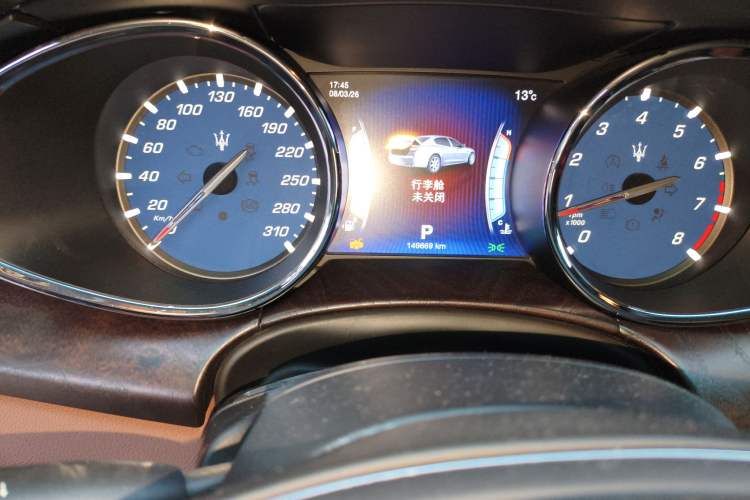 Used Maserati President 2015 3.0T Standard Model Odometer Close Up