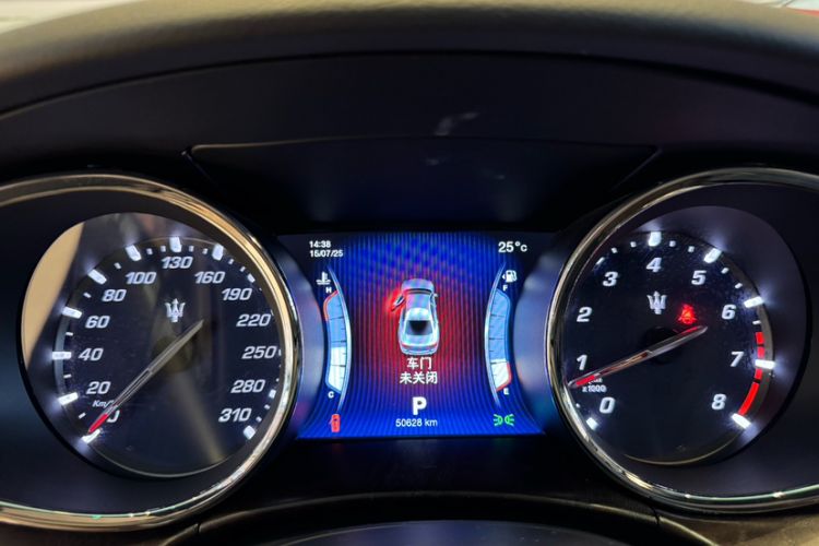 Used Maserati President 2015 3.0T Standard Model Odometer Close Up
