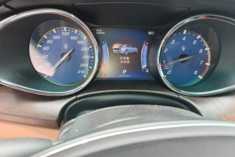 Used Maserati President 2015 3.0T Standard Model Odometer Close Up