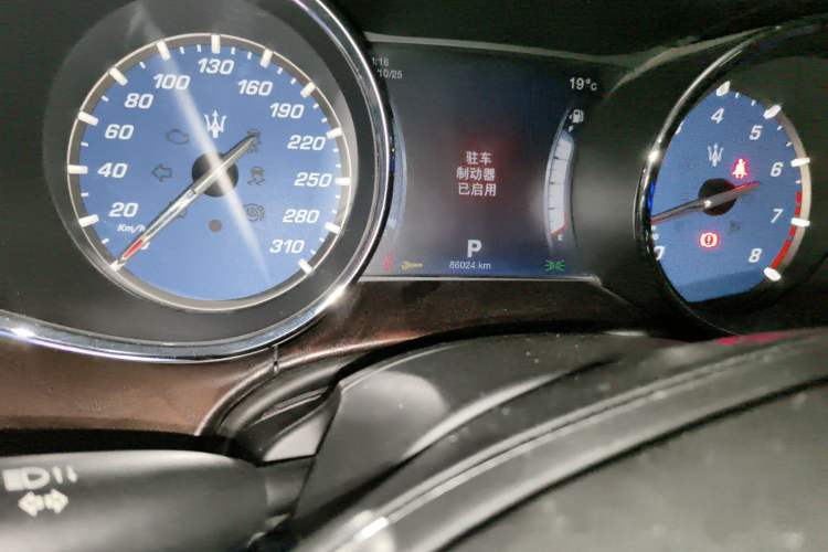 Used Maserati President 2015 3.0T Standard Model Odometer Close Up