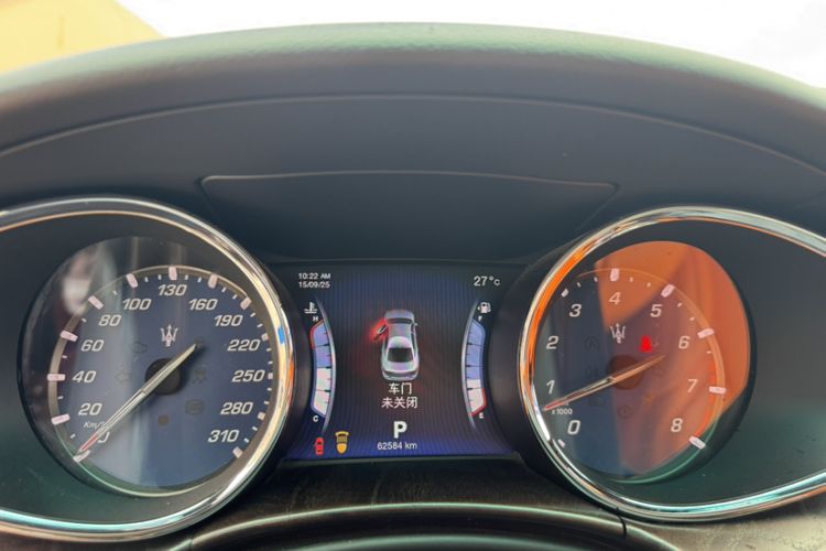 Used Maserati President 2015 3.0T Standard Model Odometer Close Up