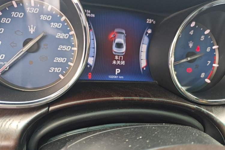 Used Maserati President 2015 Updated Version 3.0T S Q4 Odometer Close Up