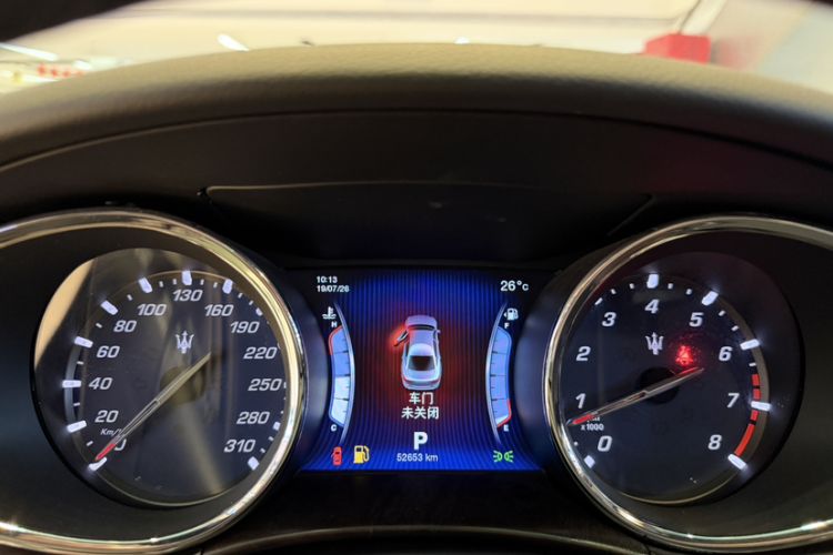 Used Maserati President 2015 3.0T Standard Model Odometer Close Up