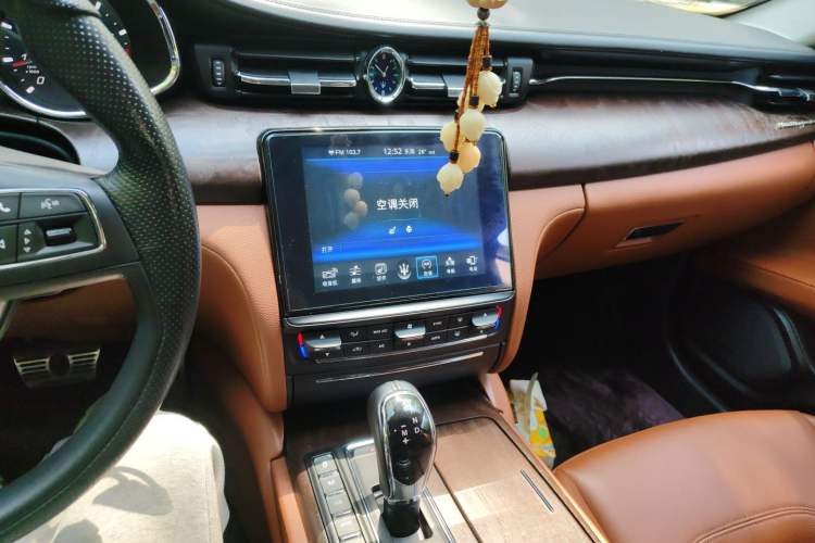 Used Maserati President 2015 3.0T Standard Model Audio And AC Panel