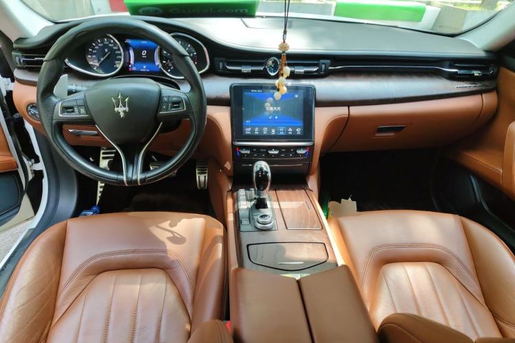 Used Maserati President 2015 3.0T Standard Model Center Console