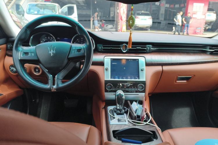 Used Maserati President 2015 3.0T Standard Model Center Console