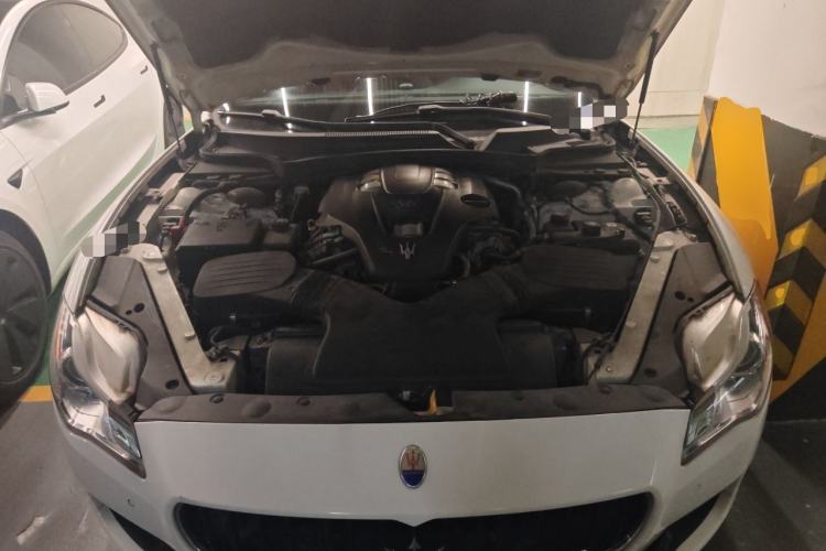 Used Maserati President  Engine Bay