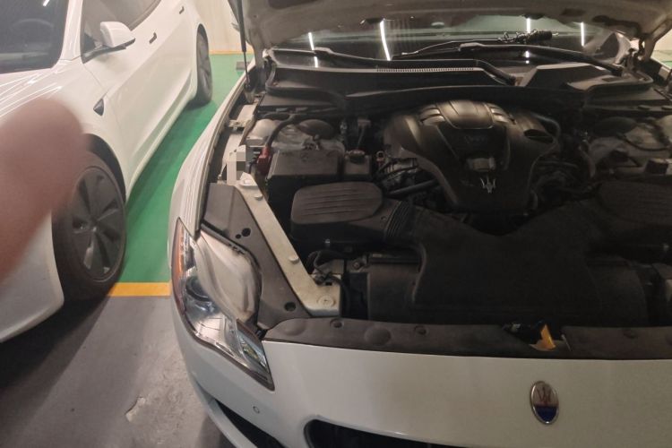 Used Maserati President  Engine Bay Right