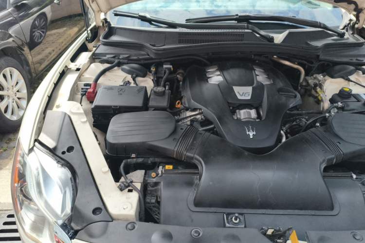 Used Maserati President 2015 3.0T Standard Model Engine Bay Right