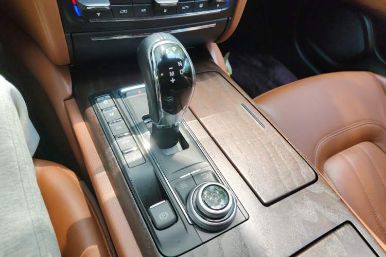 Used Maserati President 2015 3.0T Standard Model Gear Lever