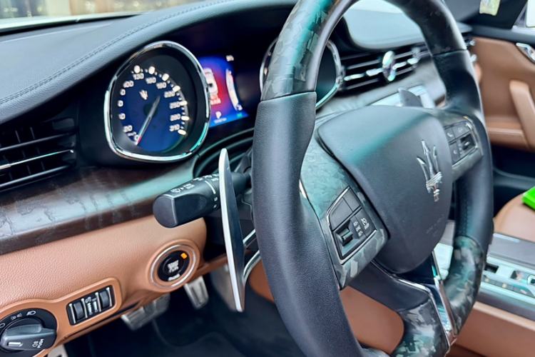 Used Maserati President 2015 3.0T Standard Model Interior 12