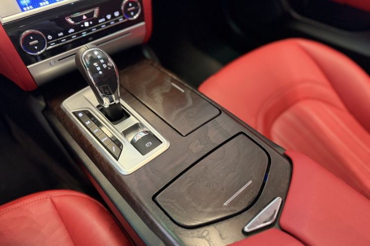 Used Maserati President 2015 3.0T Standard Model Interior 5