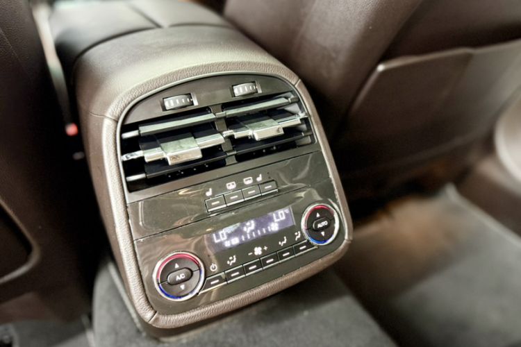 Used Maserati President 2015 3.0T Standard Model Interior 8