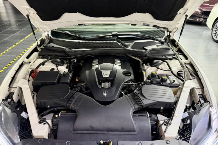 Used Maserati President 2015 3.0T Standard Model Interior 9