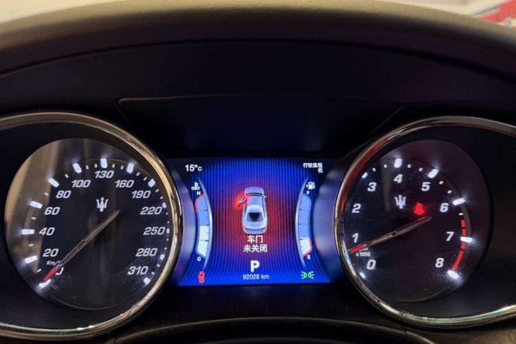 Used Maserati President 2015 3.0T Standard Model Odometer Close Up