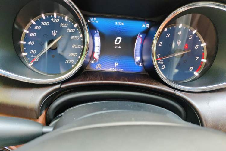 Used Maserati President 2015 3.0T Standard Model Odometer Close Up