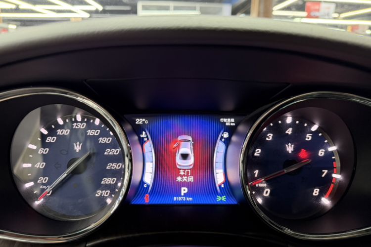 Used Maserati President 2015 3.0T Standard Model Odometer Close Up