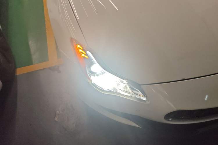 Used Maserati President  Right Front Headlight