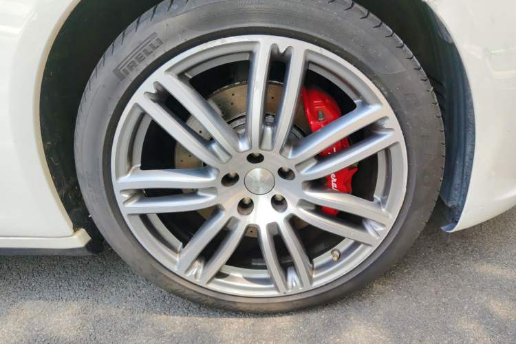 Used Maserati President 2015 3.0T Standard Model Right Front Wheel Hub