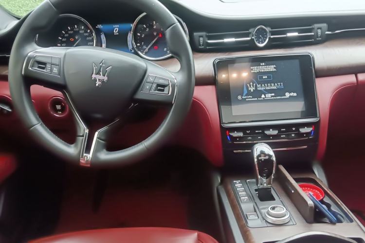 Used Maserati President 2017 3.0T Standard Model Center Console