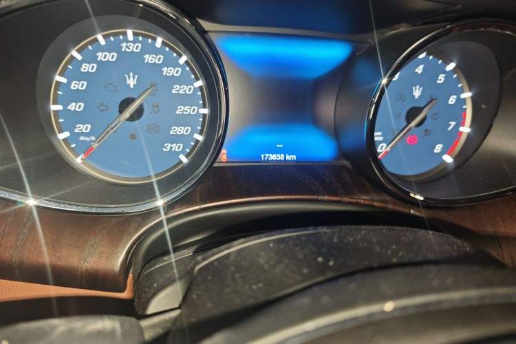 Used Maserati President 2017 3.0T Standard Model Odometer Close Up
