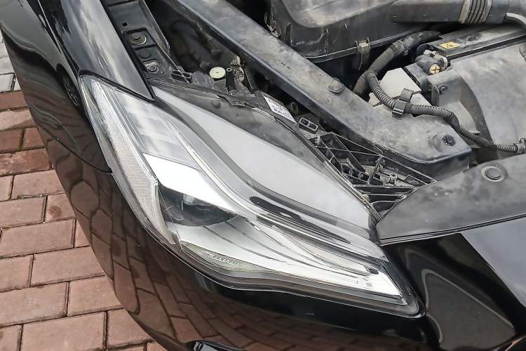 Used Maserati President 2017 3.0T Standard Model Right Front Headlight