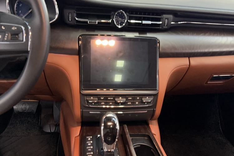 Used Maserati President 2017 3.0T Standard Model Audio And AC Panel